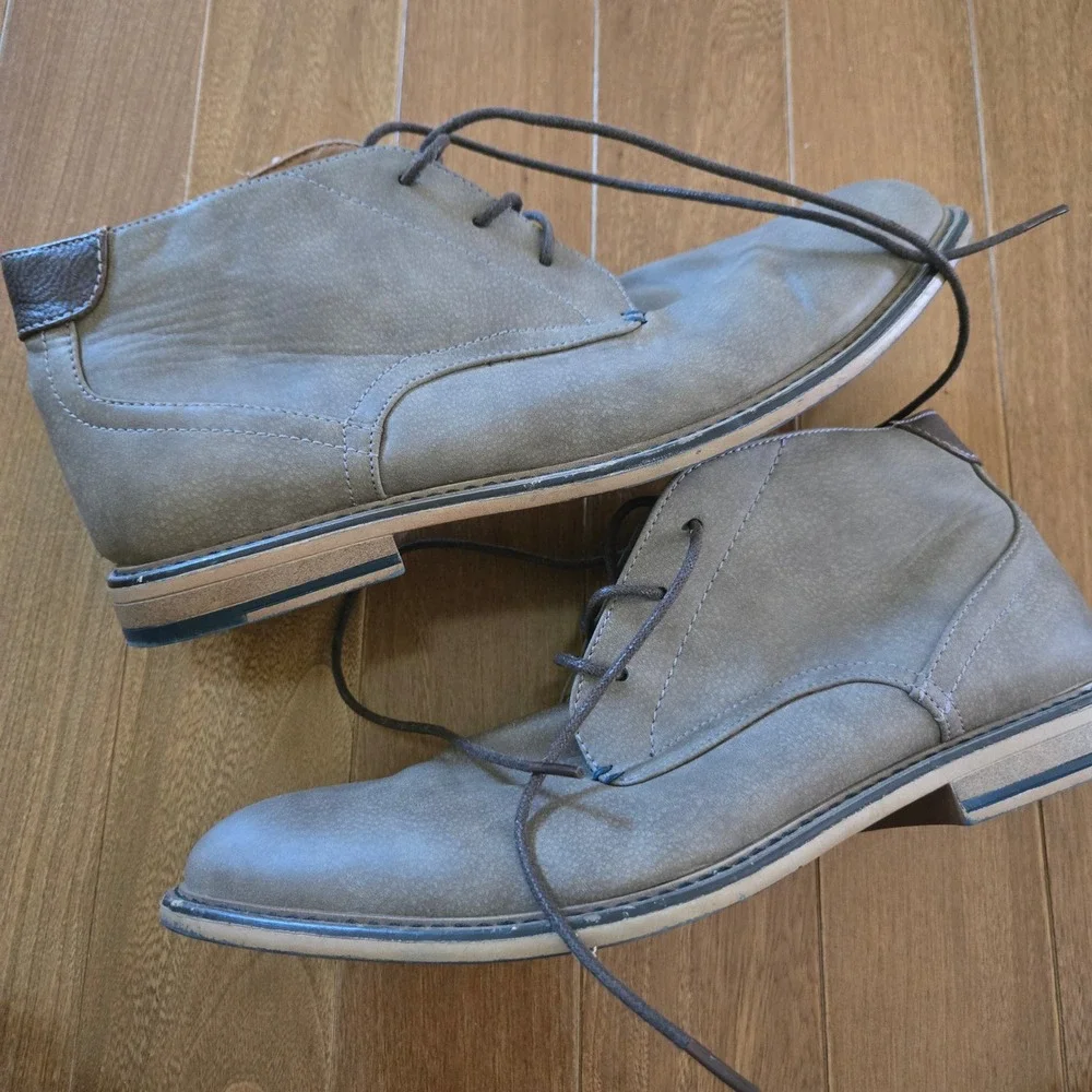 Steve Madden Mens Grazzy Grey Faux Leather Chukka Desert Boots Size 11 Utility